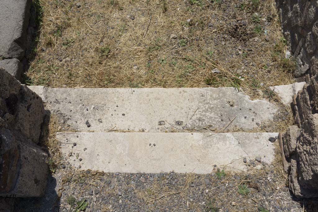 VI.12.5 Pompeii. 14th July 2017. Room 17, looking south from corridor 19 into room.
Foto Annette Haug, ERC Grant 681269 DÉCOR.

