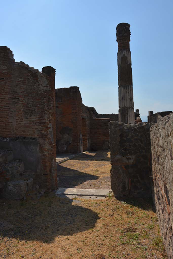 VI.12.5 Pompeii. 14th July 2017. Room 17, south wall with doorway into Secondary Atrium 7.
Foto Annette Haug, ERC Grant 681269 DÉCOR.
