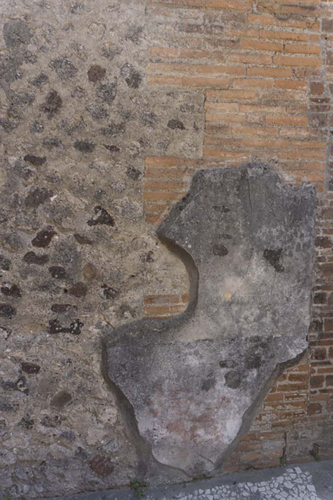 VI.12.5 Pompeii. 14th July 2017. Room 14, detail of remaining stucco from south wall.   
Foto Annette Haug, ERC Grant 681269 DÉCOR.
