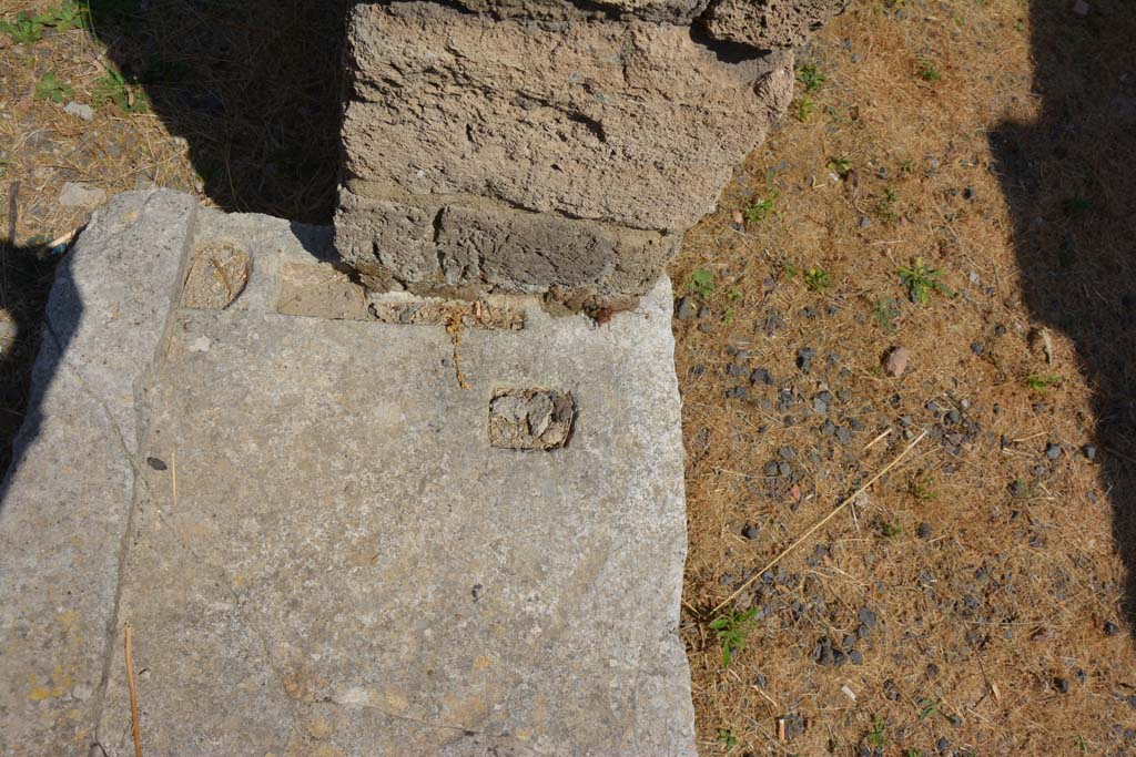 VI.12.5 Pompeii. 14th July 2017. North end of threshold/sill of doorway to stairs, with entrance corridor/fauces, on right.
Foto Annette Haug, ERC Grant 681269 DÉCOR.
