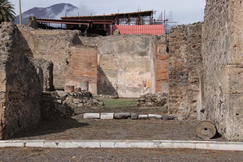 VI.13.2 Pompeii. October 2020. Looking north towards tablinum. Photo courtesy of Klaus Heese.