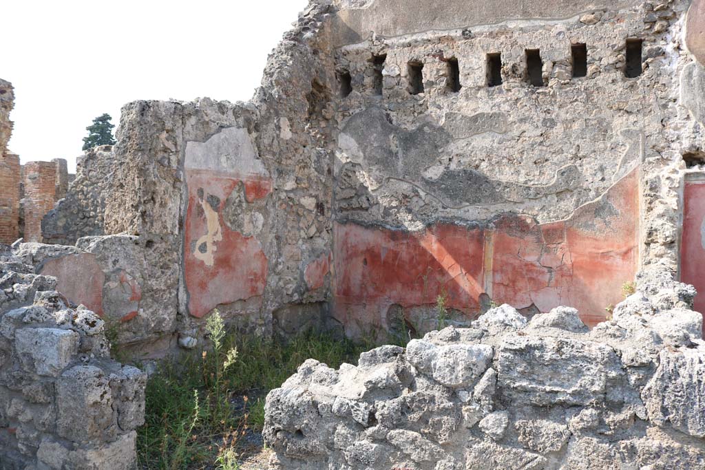 VI.14.8 Pompeii. December 2018. Looking towards north-west corner of triclinium. Photo courtesy of Aude Durand.