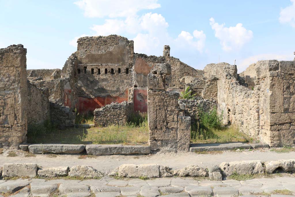VI.14.9 Pompeii, on right. December 2018. 
Looking north on Va della Fortuna towards entrances, with VI.14.8, on left. Photo courtesy of Aude Durand.
