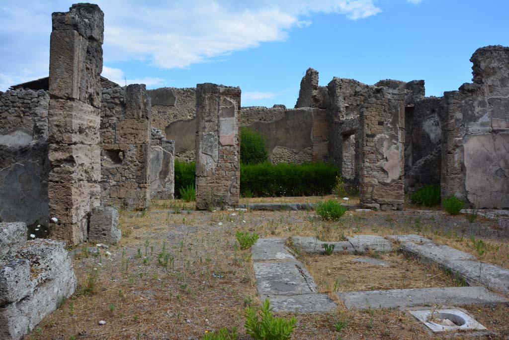 VI.14.12 Pompeii. July 2017. Looking north across atrium.
Foto Annette Haug, ERC Grant 681269 DÉCOR.