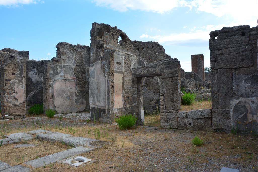 VI.14.12 Pompeii. July 2017. North-east corner and east side of atrium.
Foto Annette Haug, ERC Grant 681269 DÉCOR.