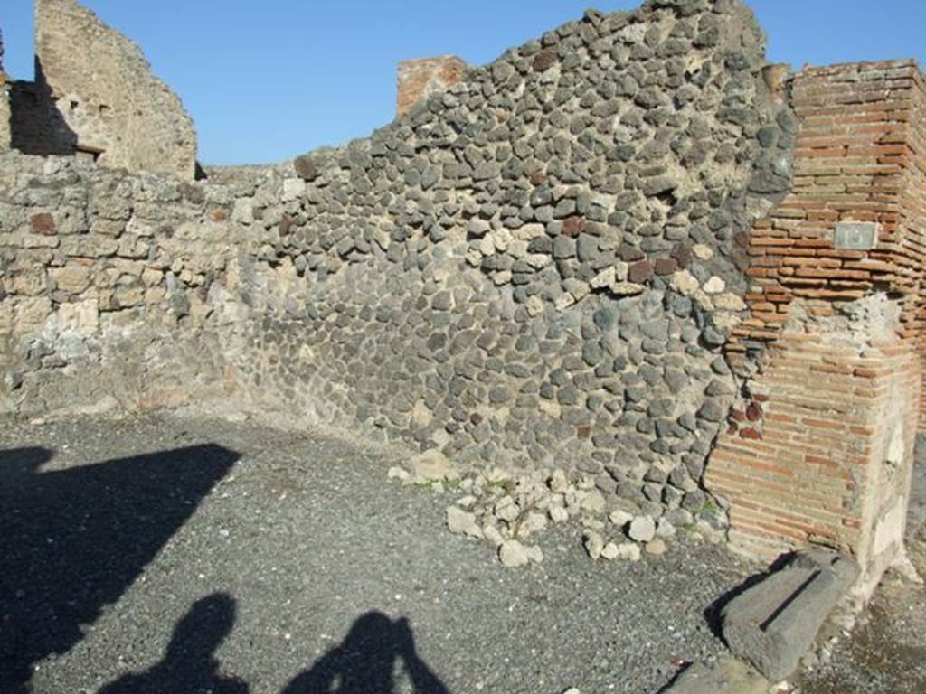 VI.14.15 Pompeii. December 2007. East wall of shop.