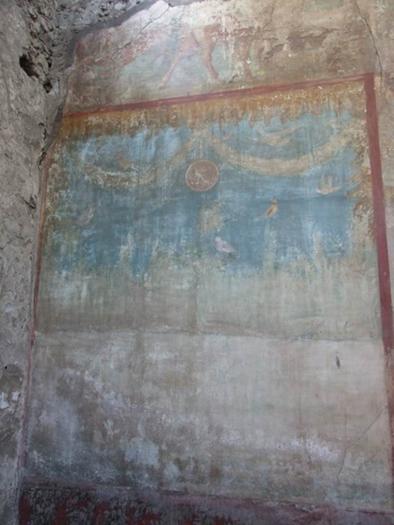 VI.14.20 Pompeii. March 2009. Room 18, garden painting with birds from south end of west wall of garden area.