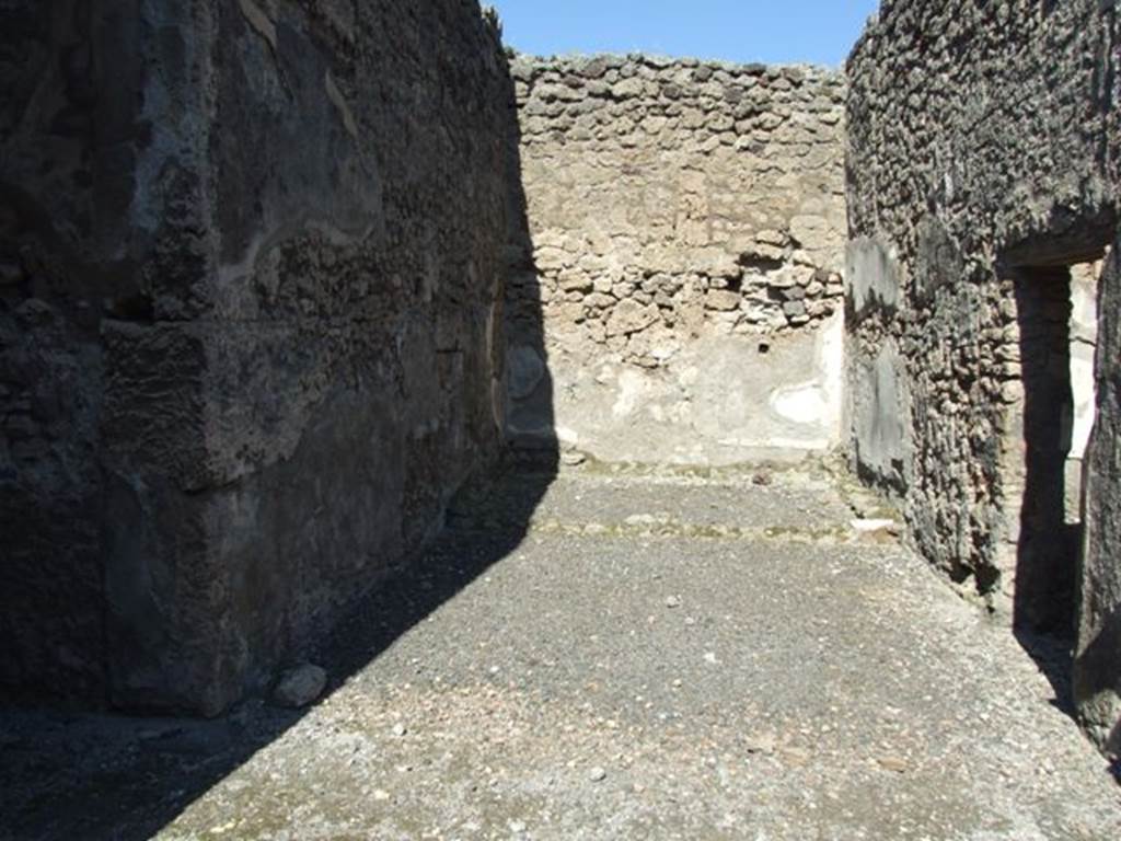 VI.14.20  Pompeii.  March 2009.  Room 6. Ala on North side of atrium.