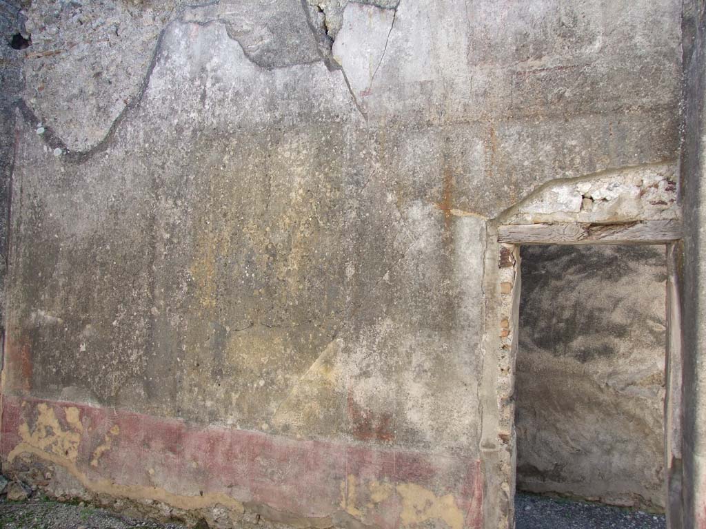 VI.14.20 Pompeii. March 2009. Room 10, south wall of triclinium, with small doorway to andron.