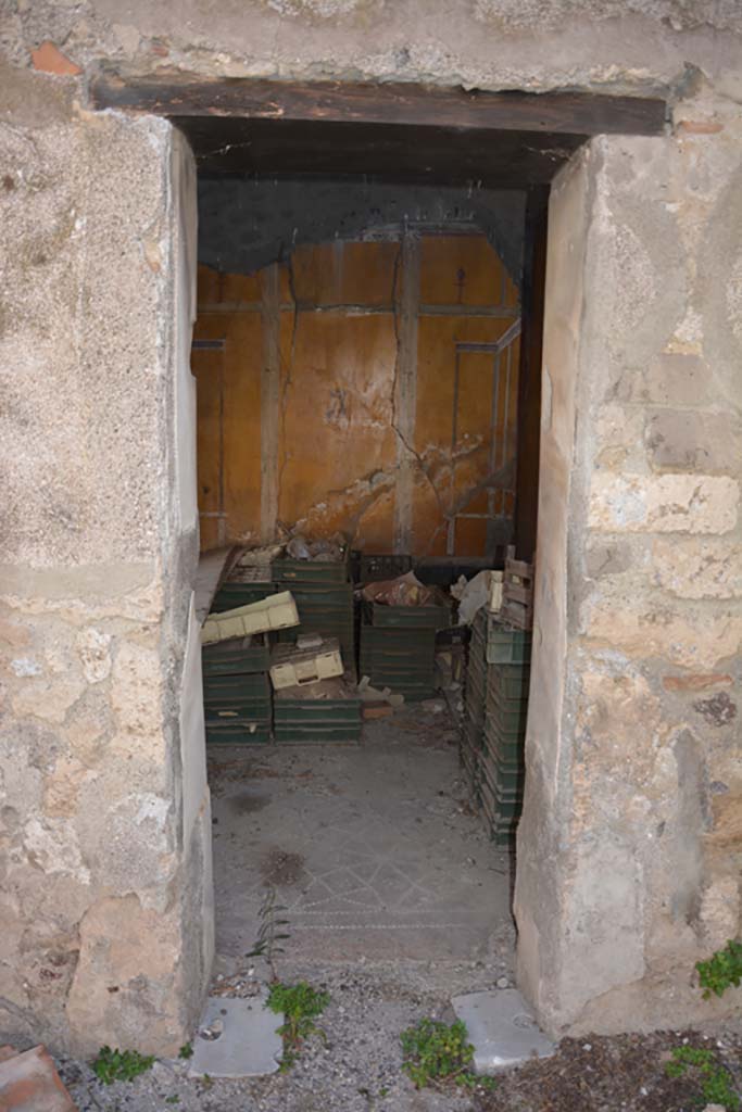 VI.14.20 Pompeii. October 2019. Room 13, looking south through doorway.
Foto Annette Haug, ERC Grant 681269 DÉCOR.
