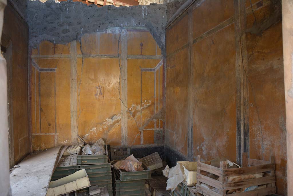 VI.14.20 Pompeii. October 2019. Room 13, south wall, south-west corner and west wall.
Foto Annette Haug, ERC Grant 681269 DÉCOR.
