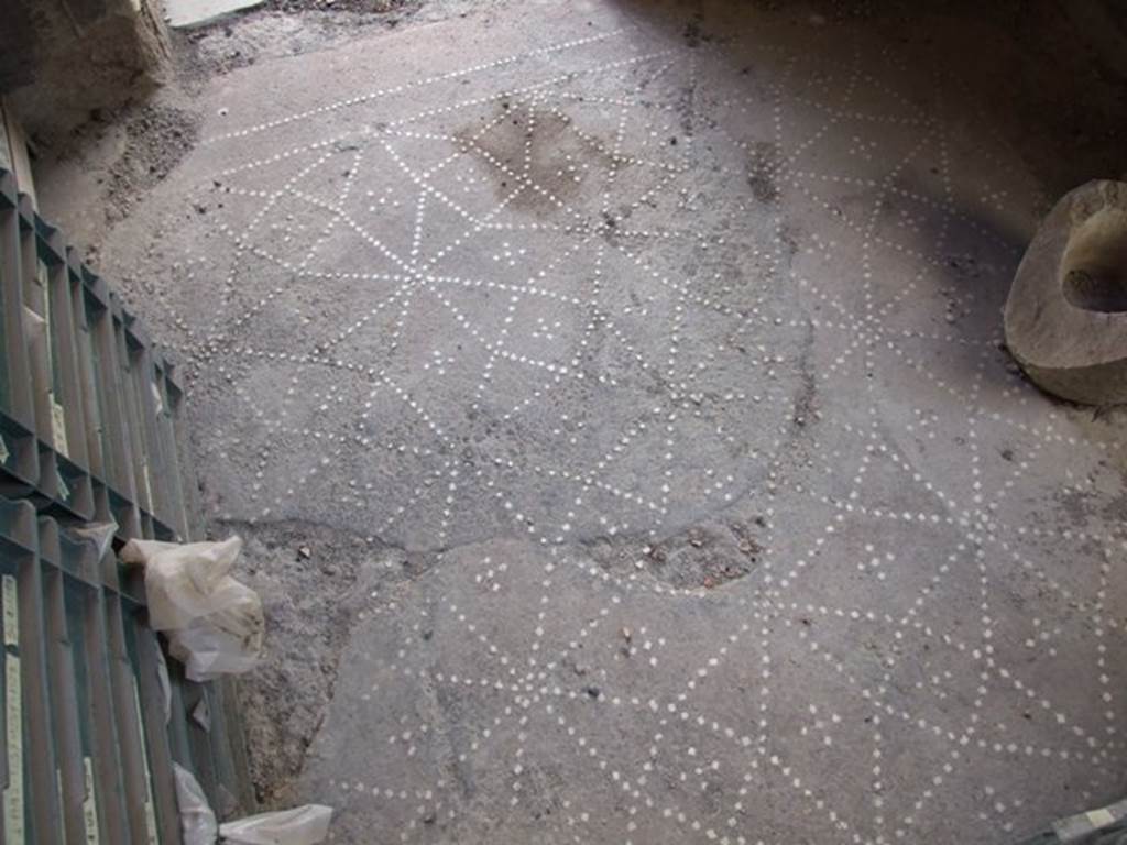 VI.14.20  Pompeii.  March 2009.  Room 13.  Geometric pattern on floor.