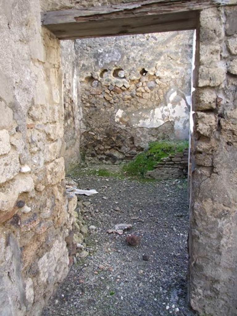 VI.14.20  Pompeii.  March 2009.  Room 14.  Looking west.

