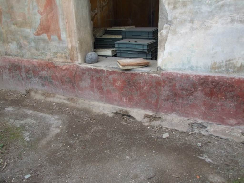 VI.14.20 Pompeii. March 2009. Room 18, painting of plants on lower border of west wall of garden area.