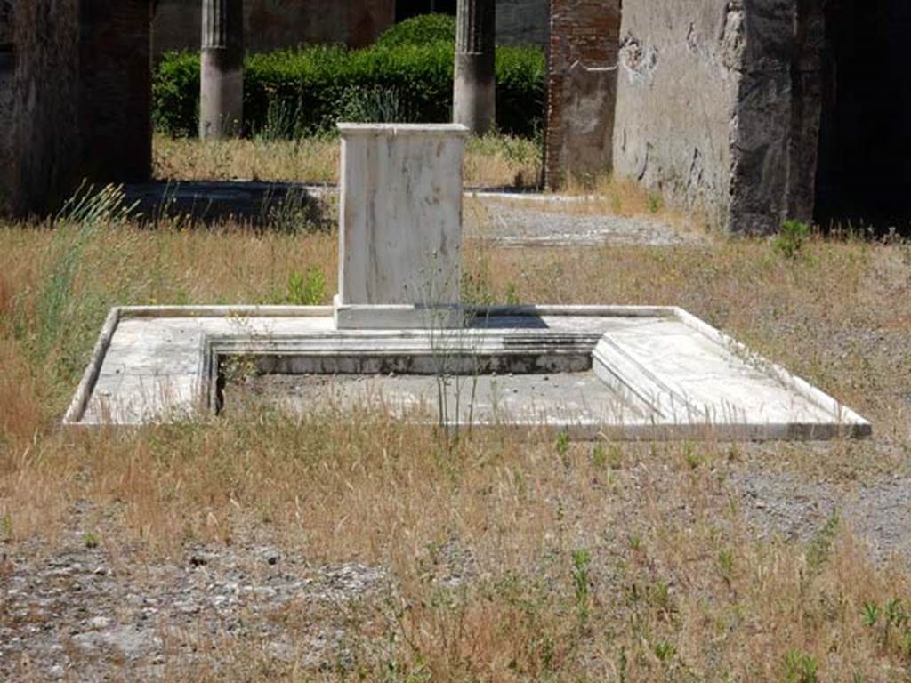 VI.14.20 Pompeii. May 2017. Looking west across impluvium in atrium. Photo courtesy of Buzz Ferebee.
