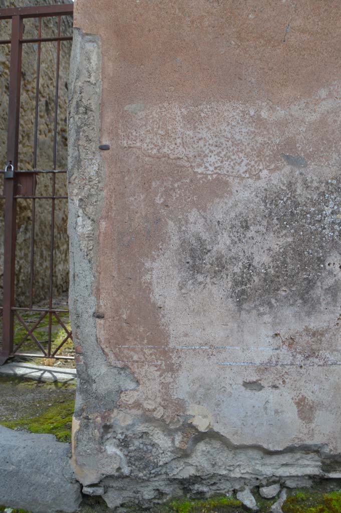 VI.14.22 Pompeii. March 2018. North side of entrance doorway, detail from front façade. 
Foto Taylor Lauritsen, ERC Grant 681269 DÉCOR.

