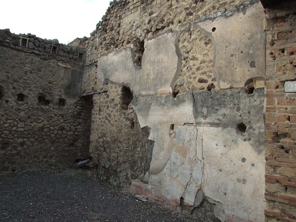 VI.14.28 Pompeii. December 2006. 
North wall. In the centre of the north wall was a painting of Venus fishing with the help of cupid.
See Bullettino dell’Instituto di Corrispondenza Archeologica (DAIR), 1876, p. 49f.

