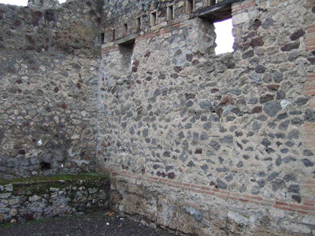 VI.14.31 Pompeii. December 2005. North west corner and North wall with two windows onto Vicolo di Mercurio.  Along the west wall there was a hayrack for the animals.
