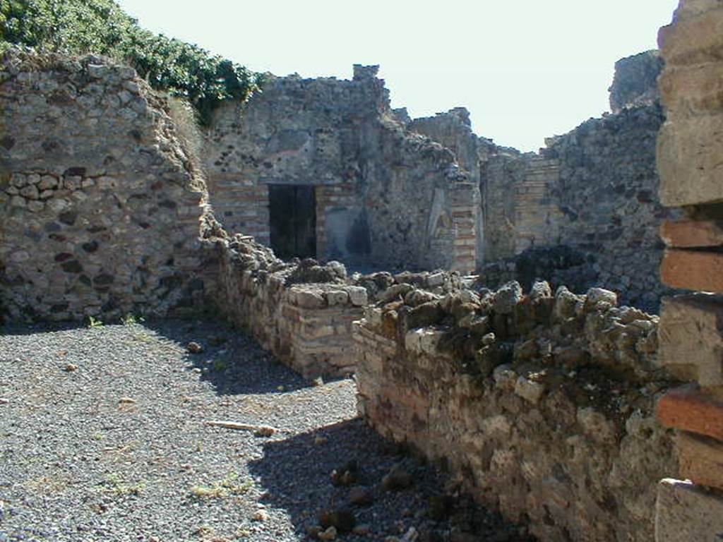 VI.14.33 Pompeii. September 2004. West side, linking through doorway to atrium of VI.14.34.