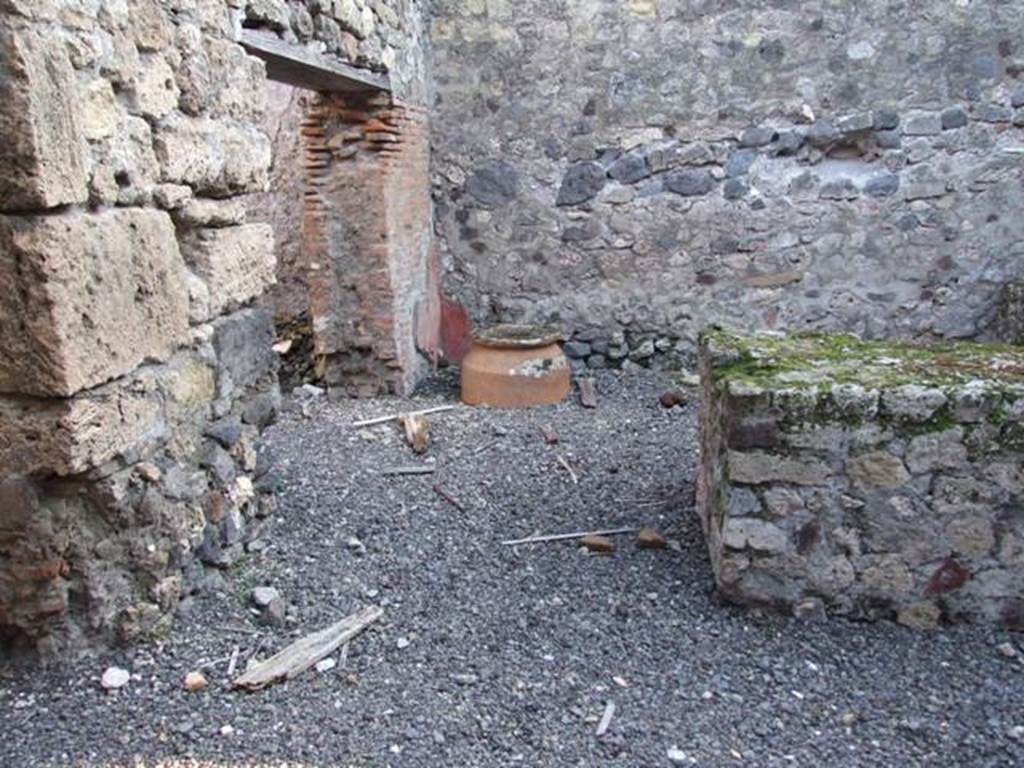 VI.14.35 Pompeii. December 2007. Looking south into bar-room of VI.14.36, from entrance doorway.