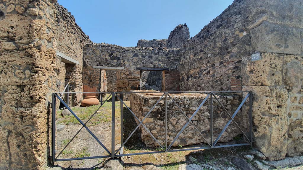 VI.14.36 Pompeii. July 2021. Looking east from Vicolo dei Vettii towards entrance doorway.
Foto Annette Haug, ERC Grant 681269 DÉCOR.