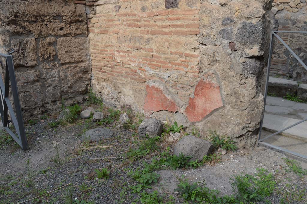 VI.14.36 Pompeii. October 2017.
North-west corner of bar-room with north wall, on right, with doorway onto Vicolo di Mercurio at VI.14.35.
Foto Taylor Lauritsen, ERC Grant 681269 DÉCOR.