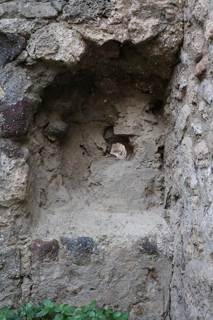 VI.14.36 Pompeii. December 2018.
Recess/niche in north-west corner of kitchen above hearth. Photo courtesy of Aude Durand.