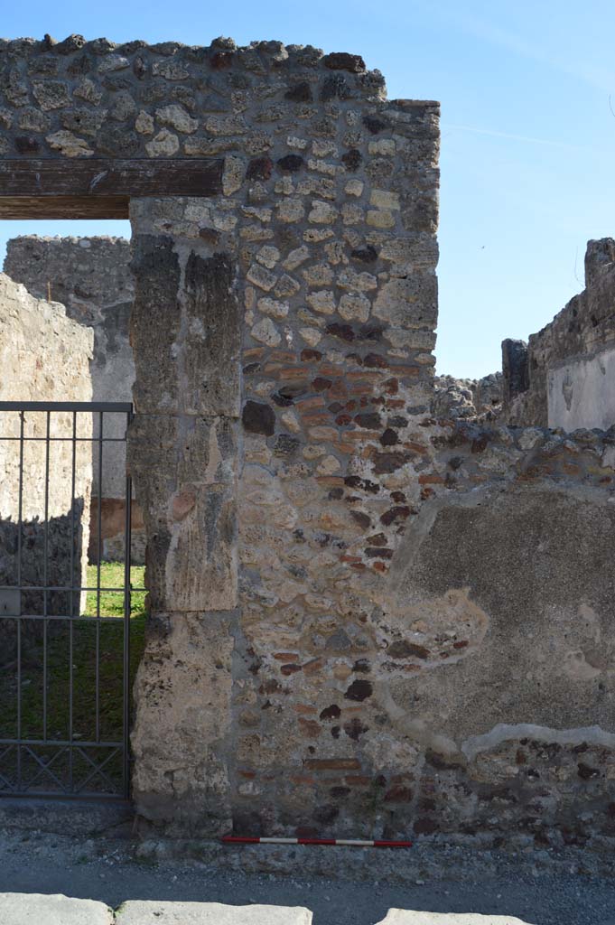 VI.14.37 Pompeii. October 2017. Detail of right (south) side of entrance doorway.
Foto Taylor Lauritsen, ERC Grant 681269 DCOR.

