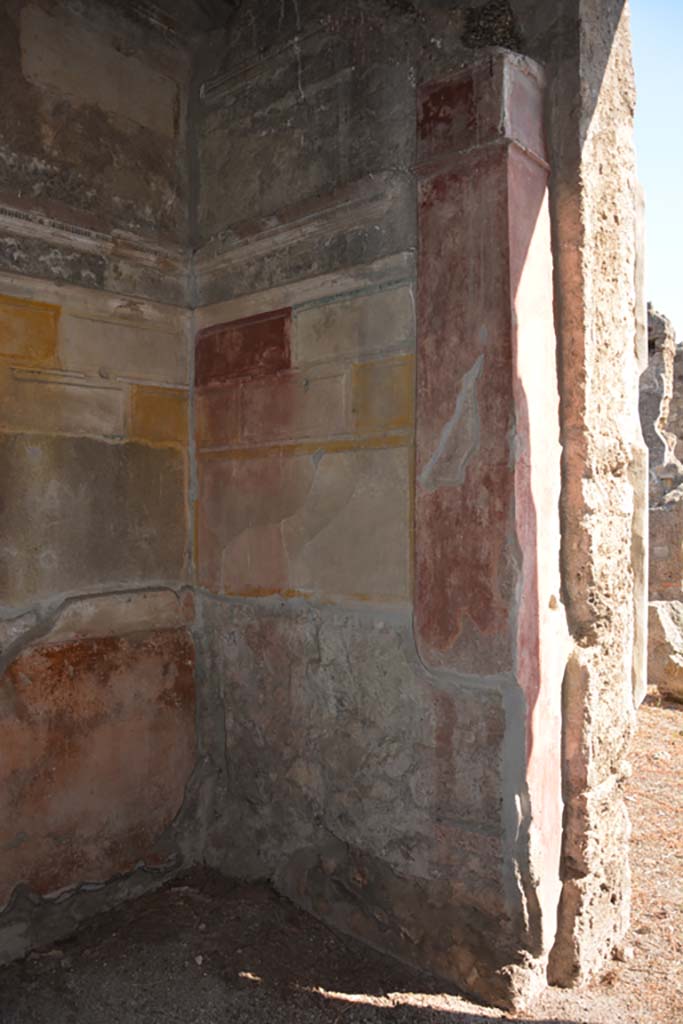 VI.14.38 Pompeii. September 2019.
North-east corner, with doorway to atrium in east wall.
Foto Annette Haug, ERC Grant 681269 DÉCOR.