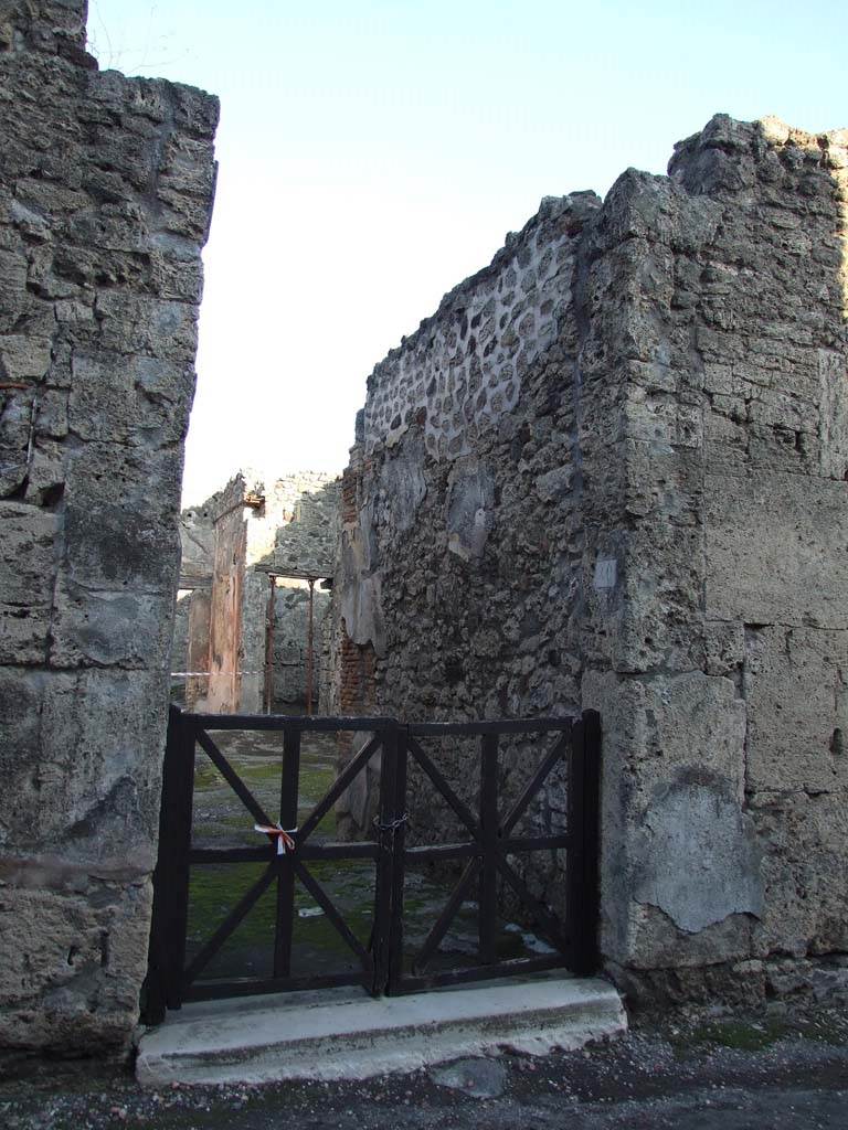 VI.14.40 Pompeii. December 2007. Entrance doorway. 