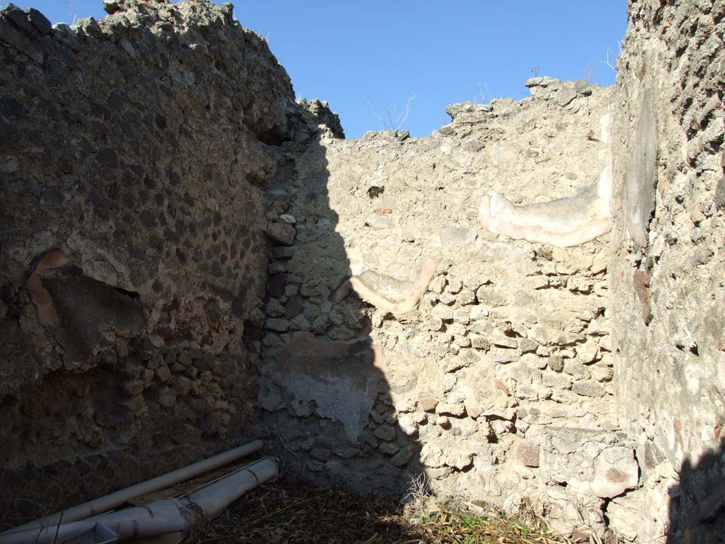 VI.14.43 Pompeii. December 2007. Room 17, looking north.