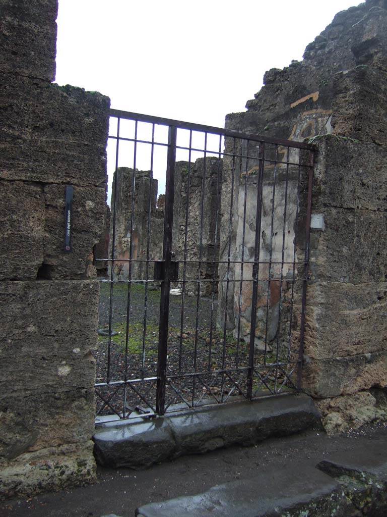 VI.14.43 Pompeii. December 2005. Entrance doorway.