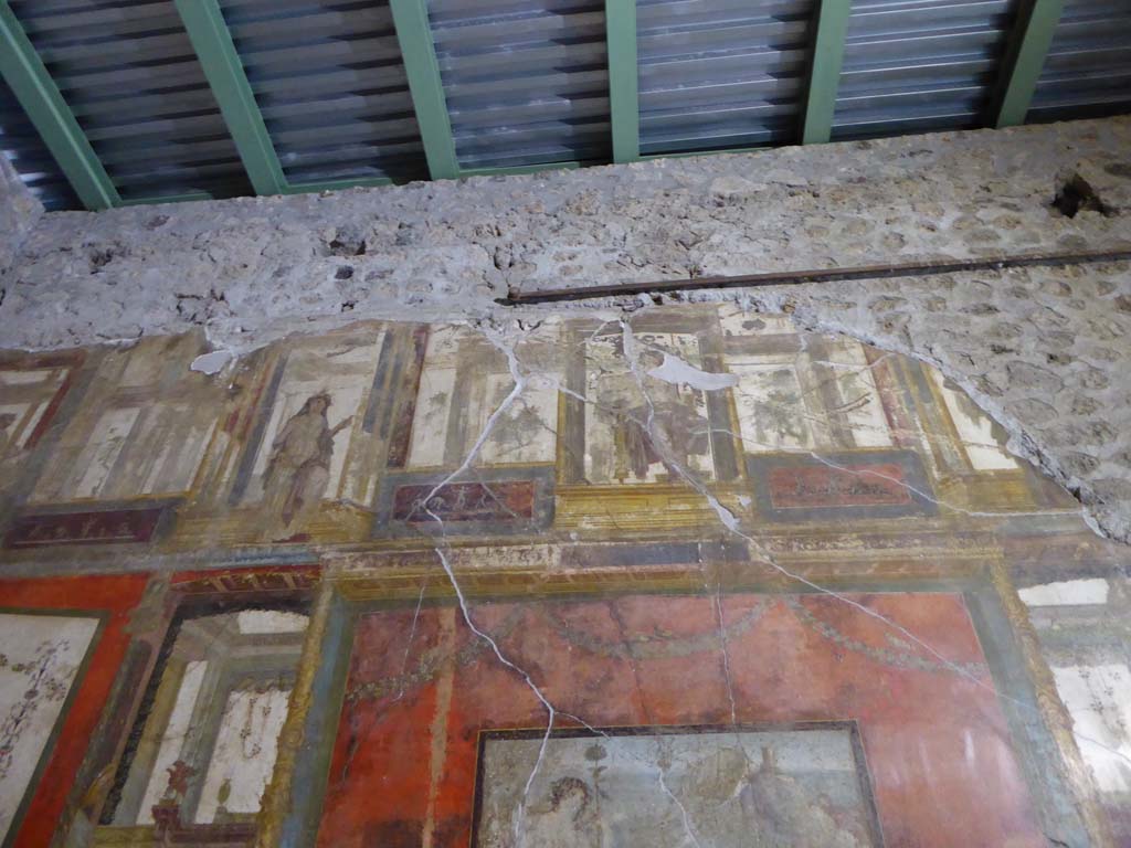 VI.15.1 Pompeii. January 2017. Looking towards upper centre of south wall of the exedra.
Foto Annette Haug, ERC Grant 681269 DÉCOR.


