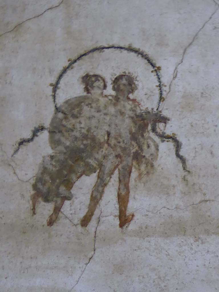 VI.15.1 Pompeii. January 2017. 
South wall of exedra, in south-east corner, with painting of two floating figures.
Foto Annette Haug, ERC Grant 681269 DÉCOR.
