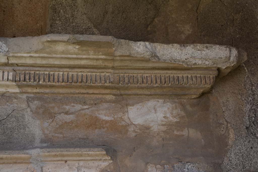 VI 15 5 Pompeii. March 2019. Room 1, detail of top of lararium.
Foto Annette Haug, ERC Grant 681269 DÉCOR.
