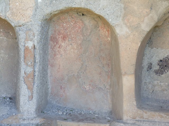VI 15 5 Pompeii. March 2019. Room 1, niche in centre of sacellum.  
Foto Annette Haug, ERC Grant 681269 DÉCOR.

