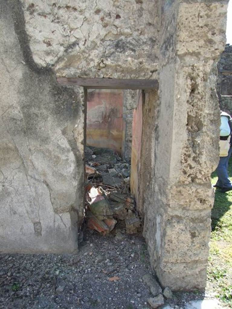 VI.15.5 Pompeii. March 2009. Room 7, small door leading to room 8, in west end of tablinum.