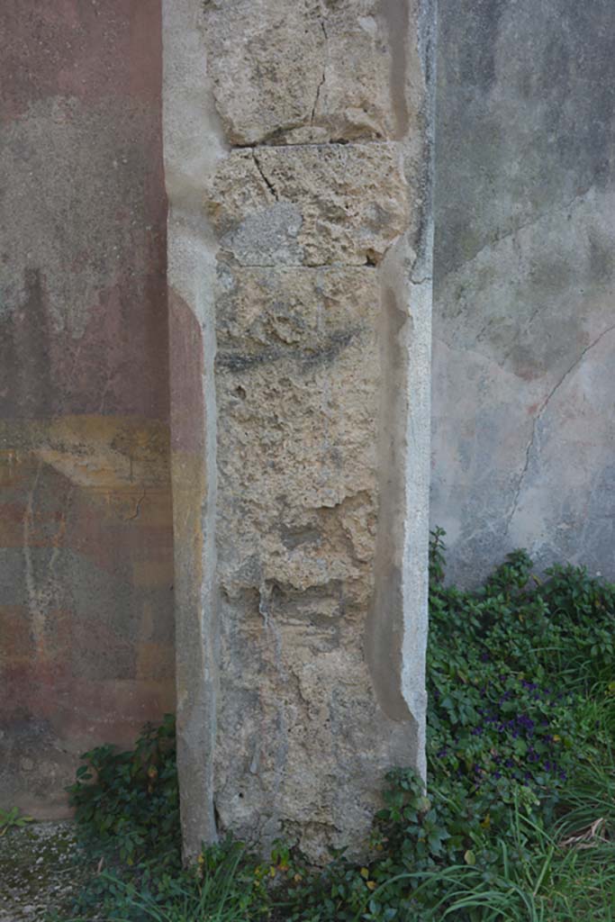VI 15 5 Pompeii. March 2019. Oecus/triclinium 8, south side of doorway.
Foto Annette Haug, ERC Grant 681269 DÉCOR.
