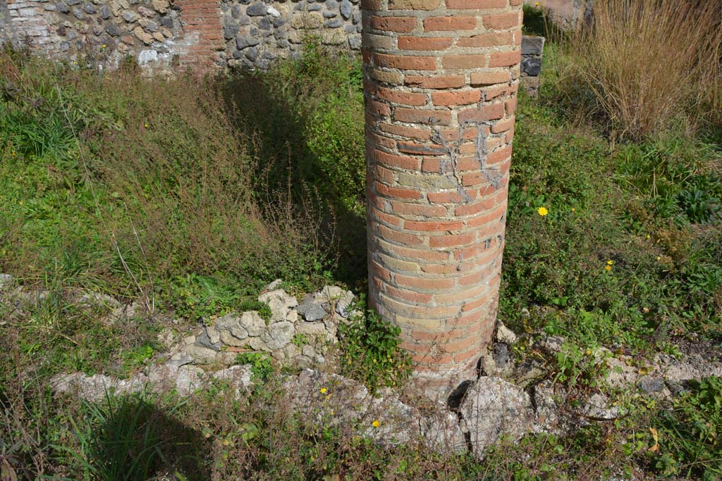 VI 15 5 Pompeii. March 2019. Garden area 11, detail of column 
Foto Annette Haug, ERC Grant 681269 DÉCOR.
