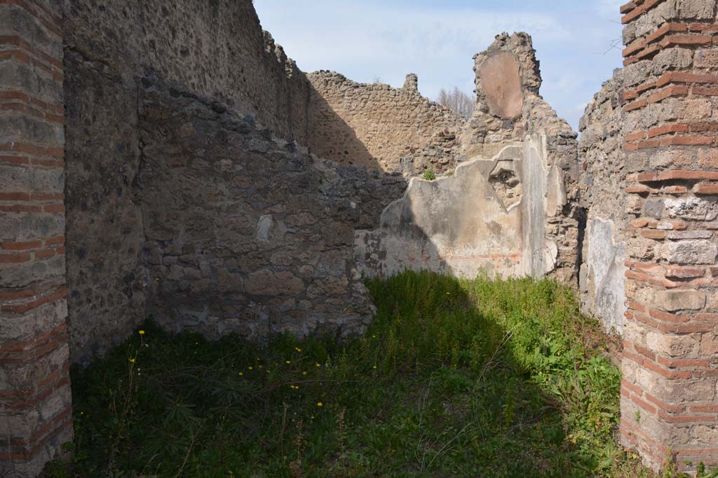 VI 15 5 Pompeii. March 2019. 
Room 22, looking through room 23, towards north-east corner of room 22, with doorway to corridor in east wall.
Foto Annette Haug, ERC Grant 681269 DÉCOR.

