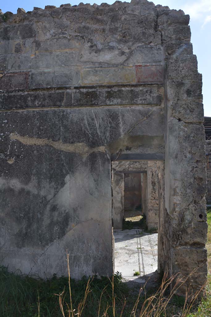 VI 15 5 Pompeii. March 2019. 
Oecus 24, south wall at west end, with doorways through tablinum 7 and into oecus/triclinium 8. 
Foto Annette Haug, ERC Grant 681269 DÉCOR.
