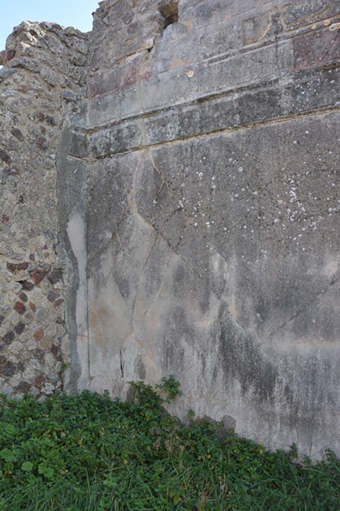 VI 15 5 Pompeii. March 2019. Oecus 24, looking east along south wall towards south-east corner.
Foto Annette Haug, ERC Grant 681269 DÉCOR.
