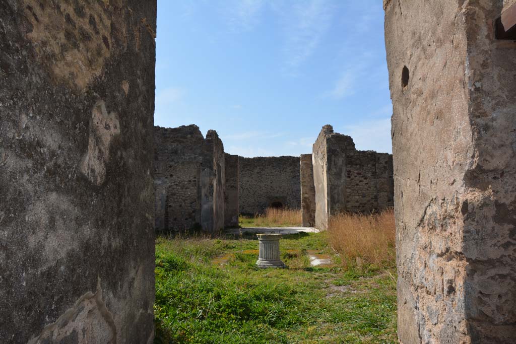 VI 15 5 Pompeii. March 2019. Looking west from entrance corridor/fauces to atrium.
Foto Annette Haug, ERC Grant 681269 DÉCOR.
