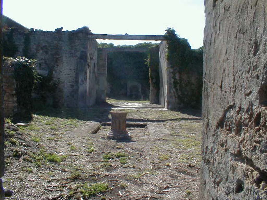 VI.15.5 Pompeii. September 2004. Looking west from entrance fauces to atrium.  