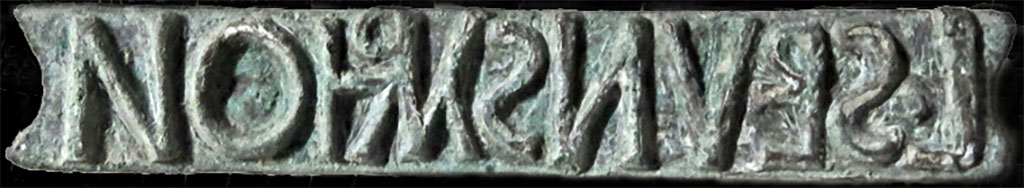 VI.15.5 Pompeii. Bronze seal found in the atrium naming L. Sepun(i) Symphron(is).
Now in Naples Archaeological Museum. Inventory number s.n.
According to the Epigraphic Database Roma this was found in the north-east corner of the atrium (18th May 1876) and reads
L(uci) Sepuni Sumphon(i).
It has also been suggested as L. Sepunius Amphion and L. Sepuni Symphronis.

