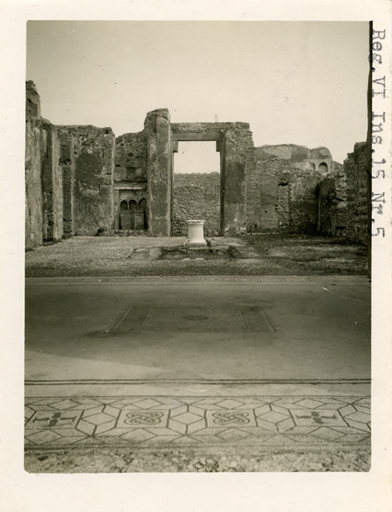 VI 15 5 Pompeii. October 2019. Room 1, looking west across atrium towards tablinum and garden area.
Foto Annette Haug, ERC Grant 681269 DÉCOR
