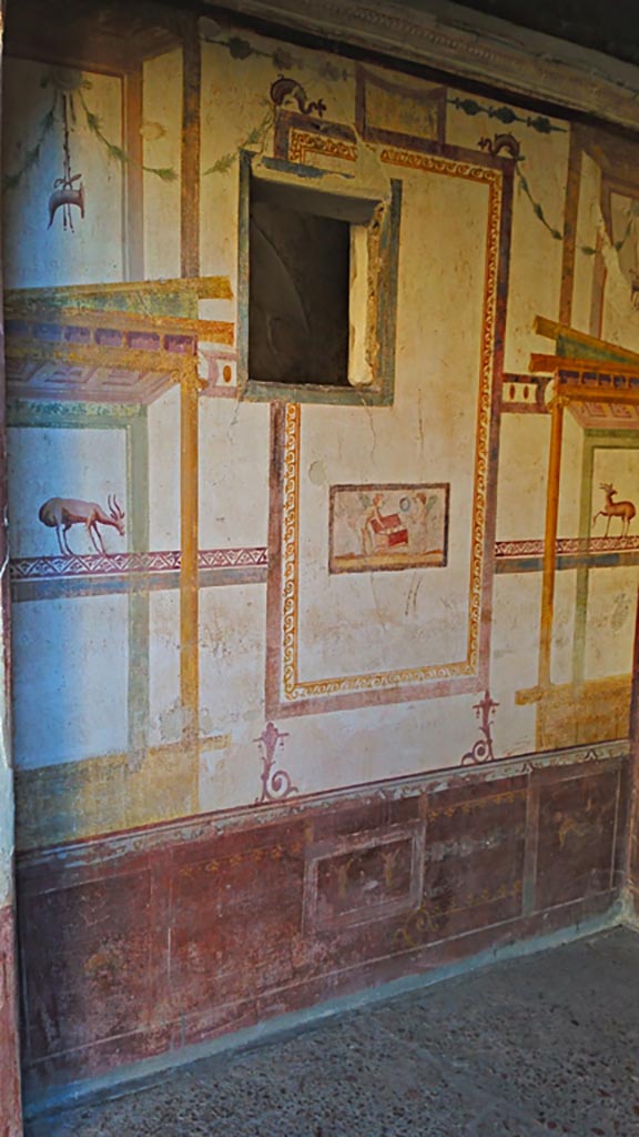 VI.15.8 Pompeii. December 2019.
East wall of summer triclinium. Photo courtesy of Giuseppe Ciaramella.