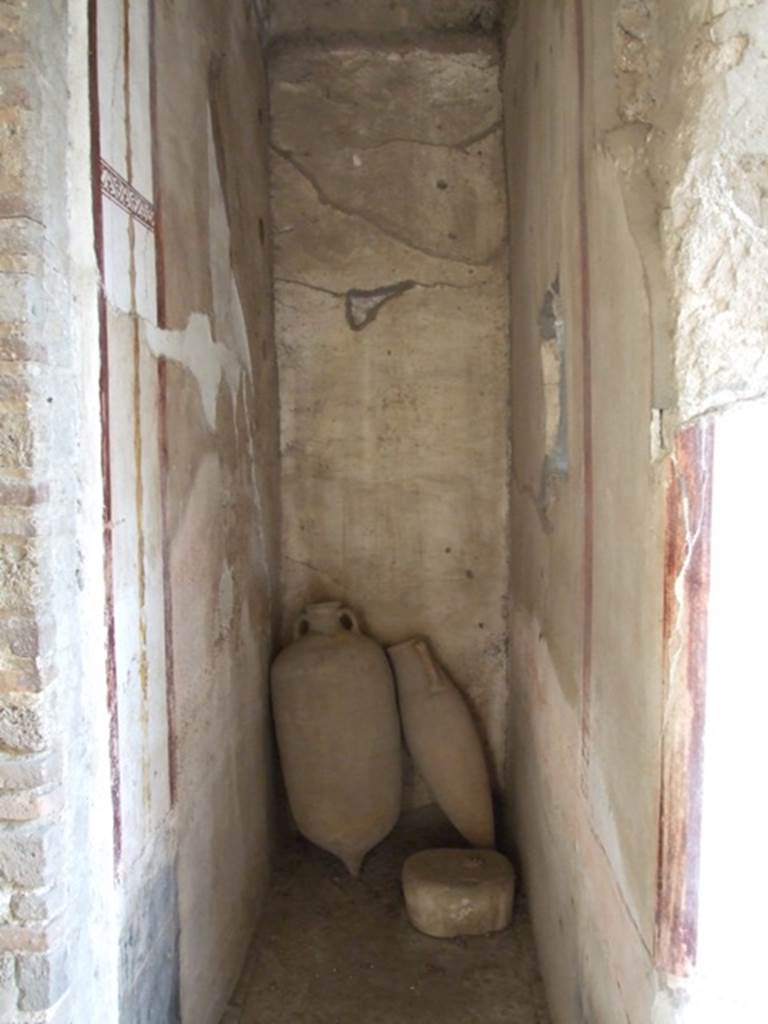 VI.15.8 Pompeii. December 2007. Small recess on the south side of the portico containing amphorae.
