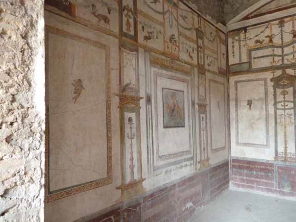 VI.15.8 Pompeii. May 2010. North wall of oecus.