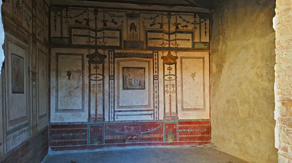 VI.15.8 Pompeii. December 2019.
Looking towards east wall, south-east corner and south wall of oecus. Photo courtesy of Giuseppe Ciaramella.